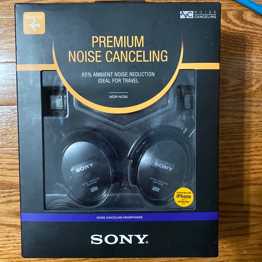 BRAND NEW SONY NOISE CANCELLING HEADPHONES  PREMIUM
